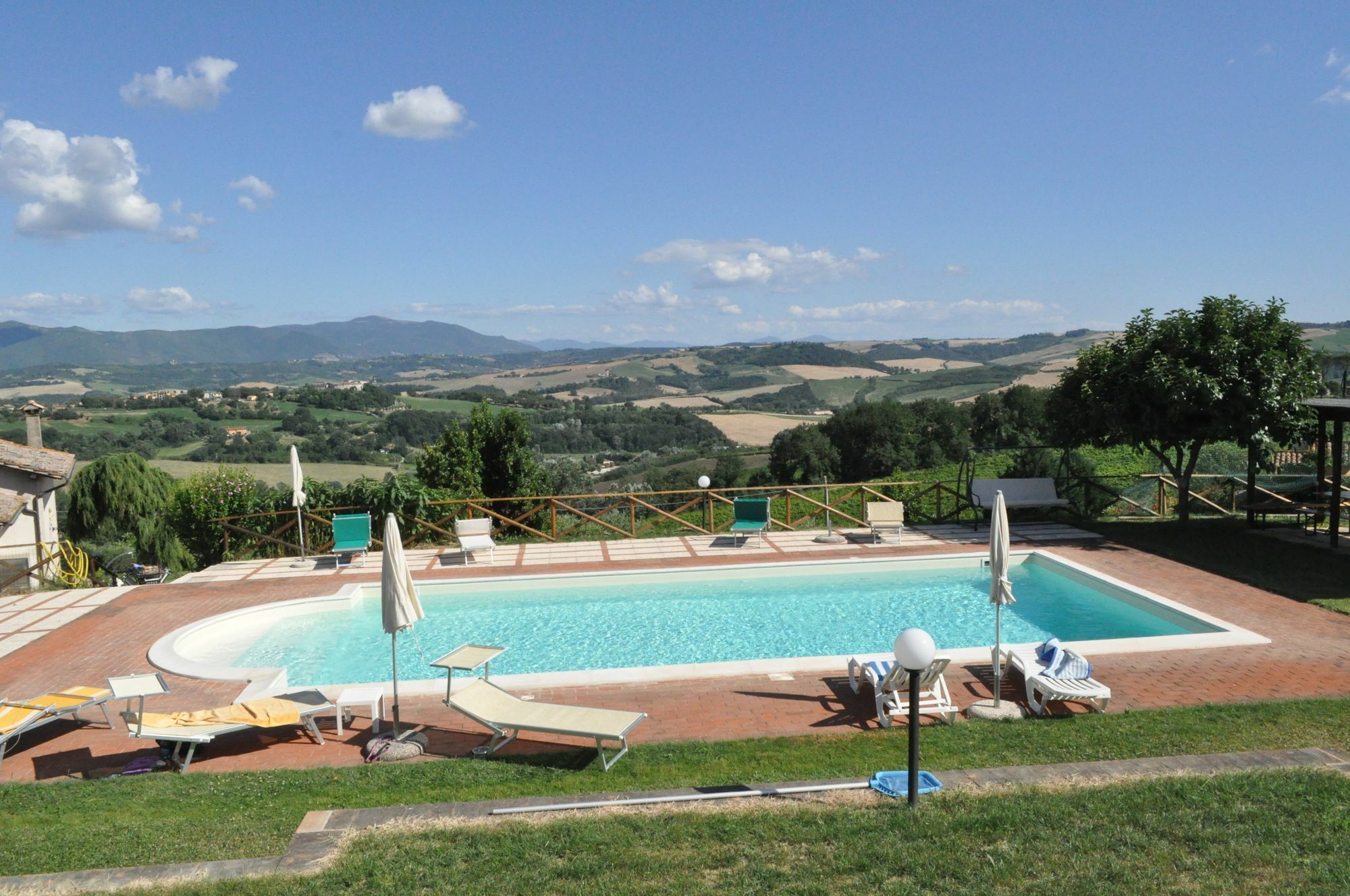 Farm Stay Il Carro Del Colle โกลเลวาเลนซา ภายนอก รูปภาพ